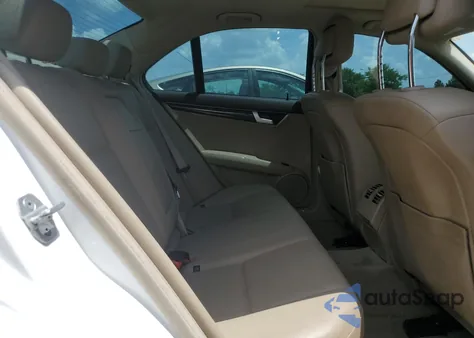 2013 Mercedes-Benz C 300 4Matic из США, поврежденный, VIN WDDGF8AB9DR288832